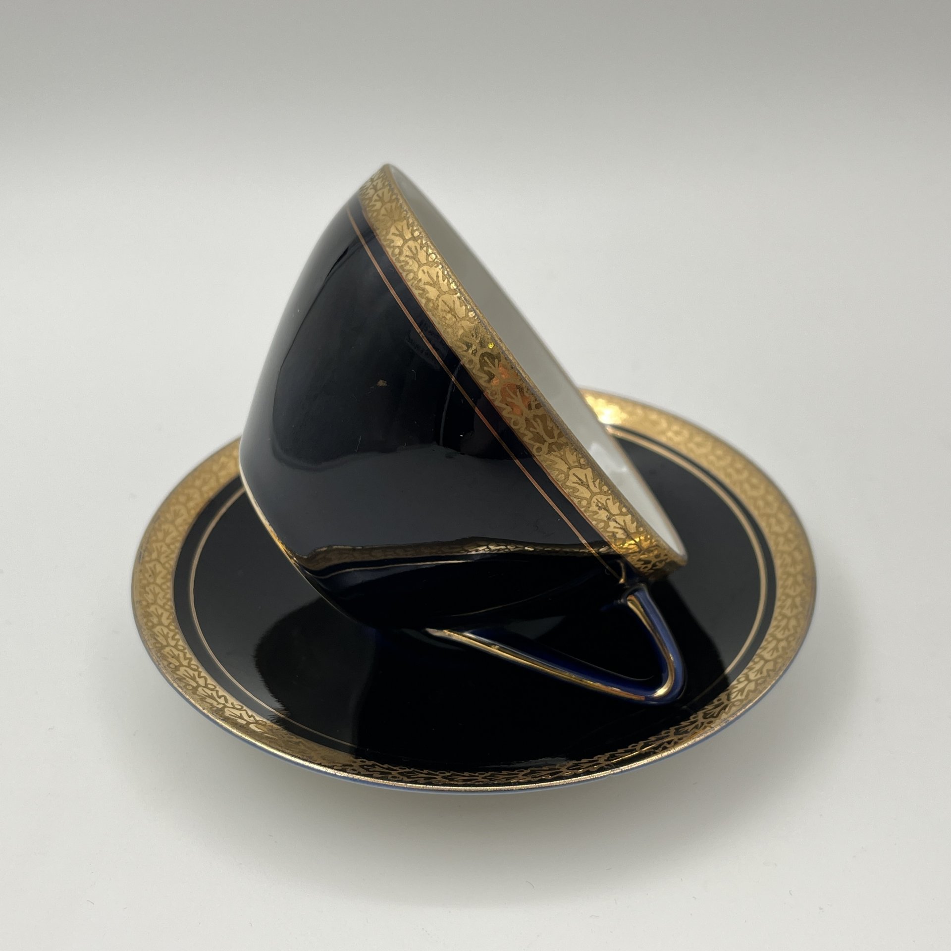 Пара чайная, фарфор, крытье кобальтом, золочение, Ленинградский фарфоровый завод (ЛФЗ), СССР, 1970-1990 гг.