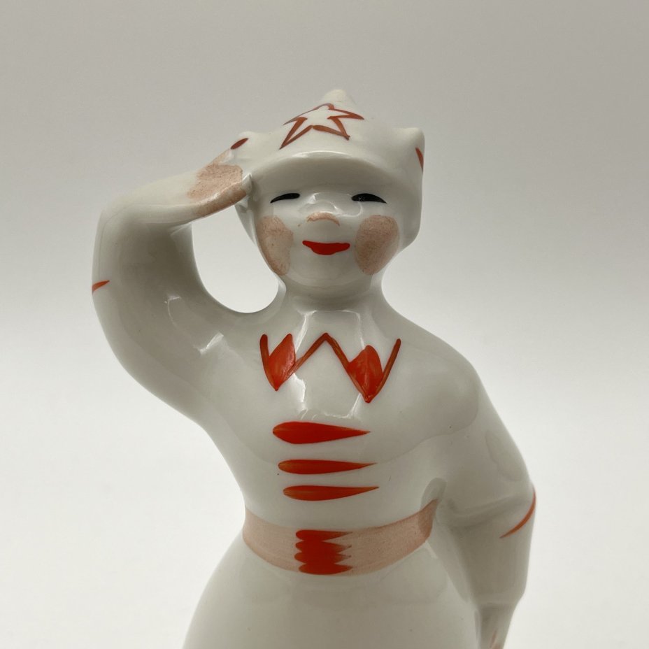 Статуэтка "Юный буденовец", авторы А. В. Крыжановский и Т. Крыжановская, фарфор, роспись, Городницкий фарфоровый завод, СССР, 1960-1980 гг.