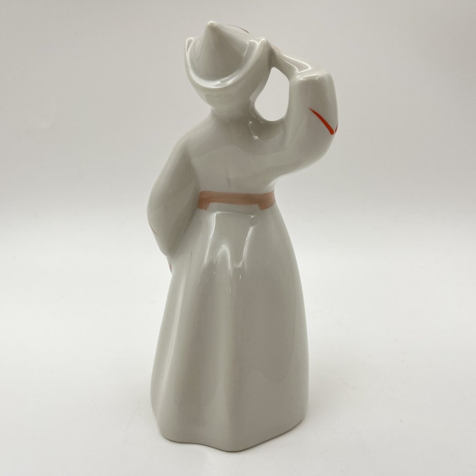 Статуэтка "Юный буденовец", авторы А. В. Крыжановский и Т. Крыжановская, фарфор, роспись, Городницкий фарфоровый завод, СССР, 1960-1980 гг.