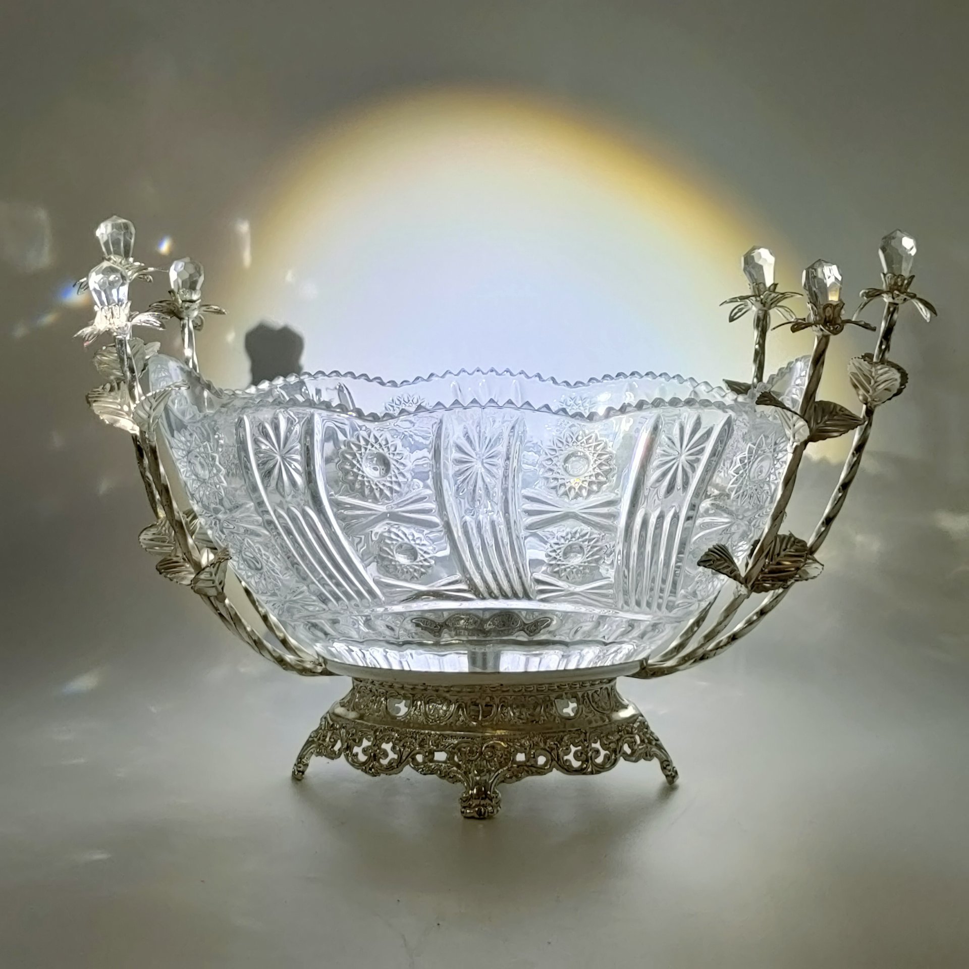 Ваза (конфетница) на металлическом основании с рельефным цветочным декором, хрусталь, металл, Западная Европа, 1990-2015 гг.