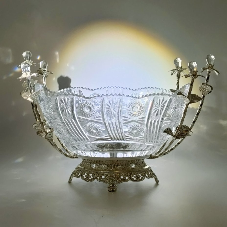 Ваза (конфетница) на металлическом основании с рельефным цветочным декором, хрусталь, металл, Западная Европа, 1990-2015 гг.