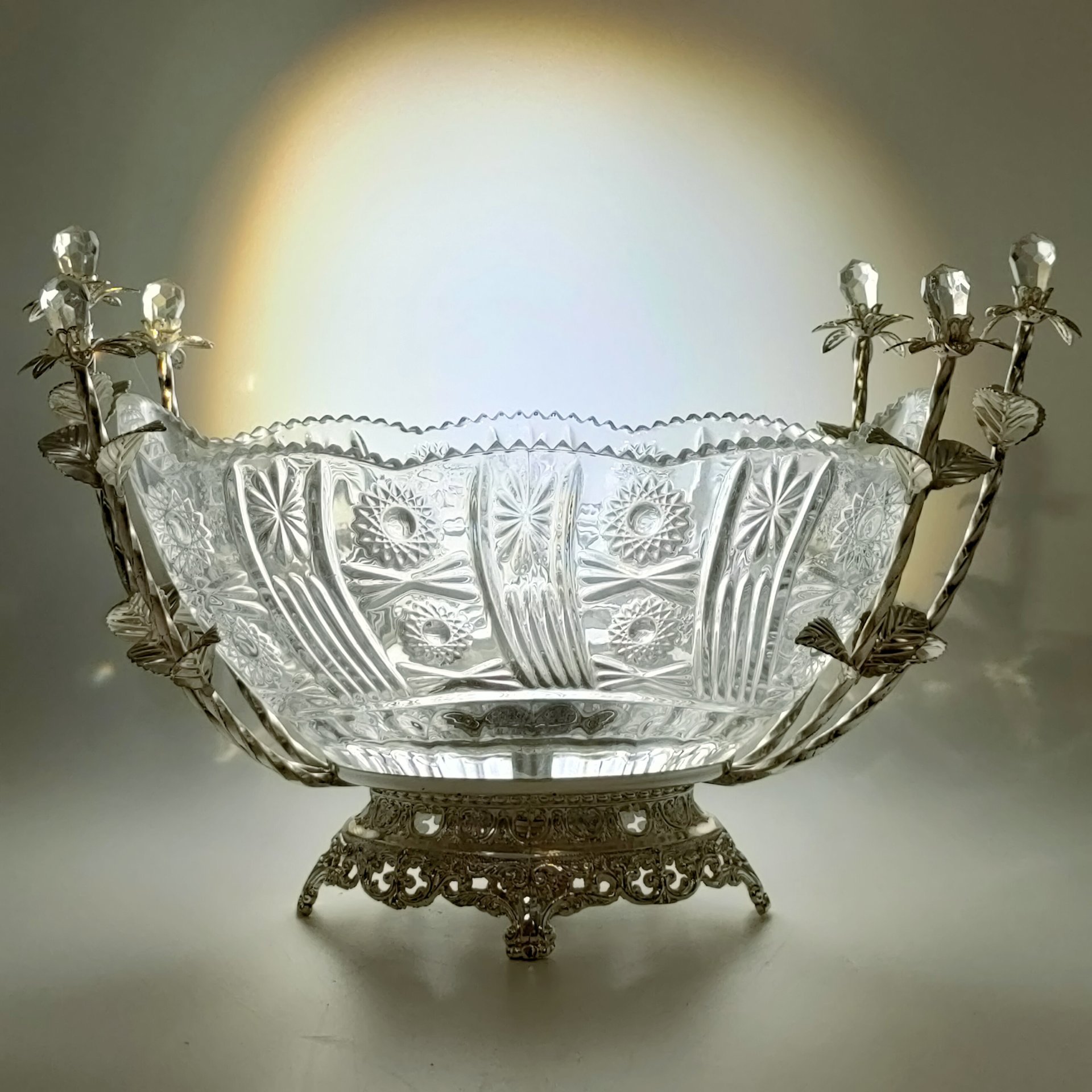 Ваза (конфетница) на металлическом основании с рельефным цветочным декором, хрусталь, металл, Западная Европа, 1990-2015 гг.