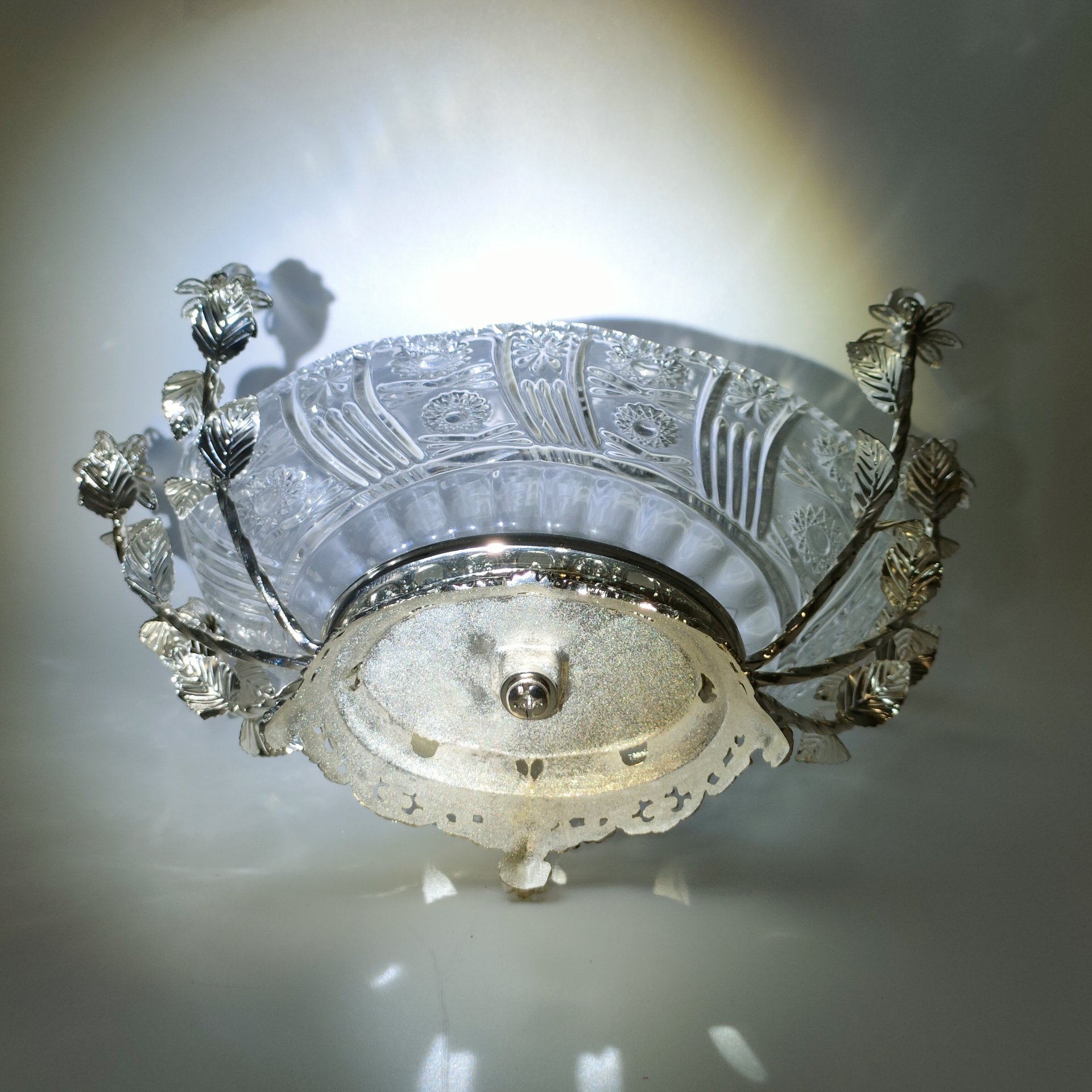 Ваза (конфетница) на металлическом основании с рельефным цветочным декором, хрусталь, металл, Западная Европа, 1990-2015 гг.