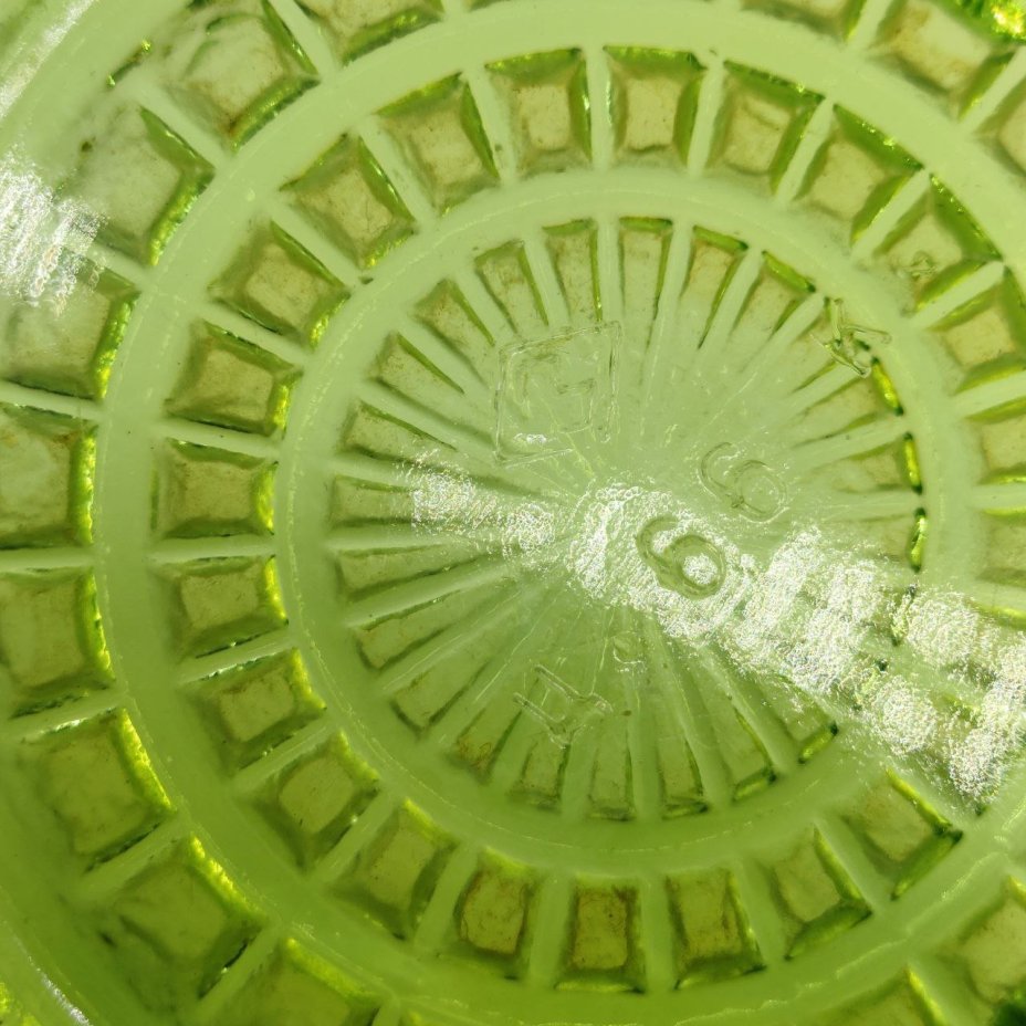 Салатник круглой формы с геометрическим объёмным декором, Завод Запрудня