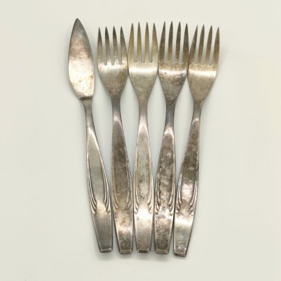 Набор столовых приборов (нож-лопатка и четыре вилки), мНЦ (медь-никель-цинк), Кольчугинский завод цветных металлов, СССР, 1962-1991 гг.