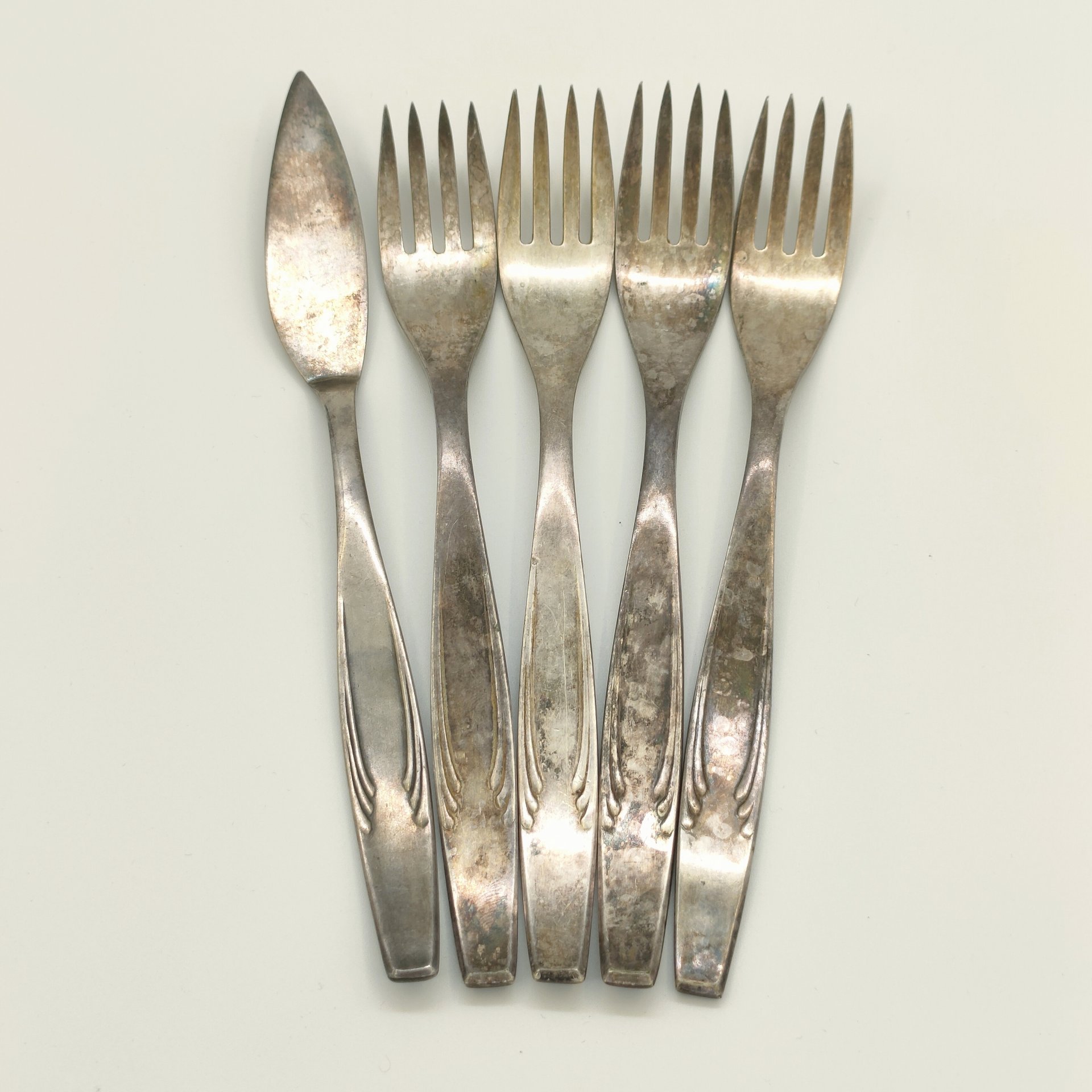 Набор столовых приборов (нож-лопатка и четыре вилки), мНЦ (медь-никель-цинк), Кольчугинский завод цветных металлов, СССР, 1962-1991 гг.