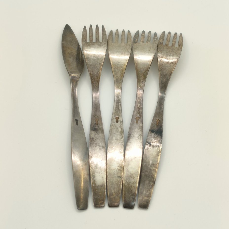 Набор столовых приборов (нож-лопатка и четыре вилки), мНЦ (медь-никель-цинк), Кольчугинский завод цветных металлов, СССР, 1962-1991 гг.