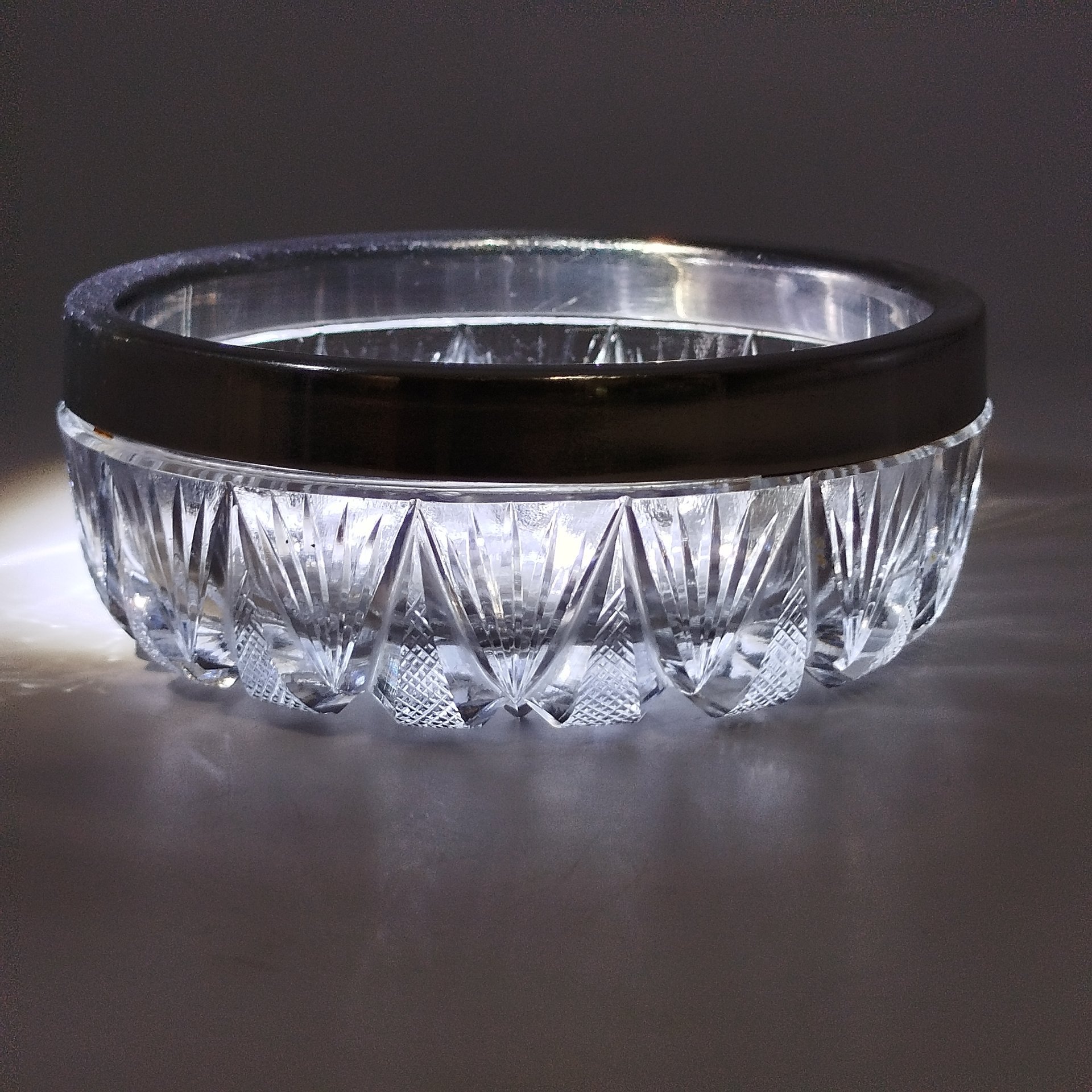 Пепельница (вазочка для мелочей/конфетница) с металлическим ободком, хрусталь, металл, СССР, 1960-1980 гг.