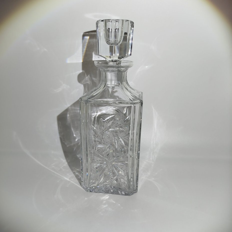 Штоф с пробкой-стопкой, украшенный рельефным декором, хрусталь, Гусевской хрустальный завод (Гусь-Хрустальный), Российская Федерация, 1996-2010 гг.