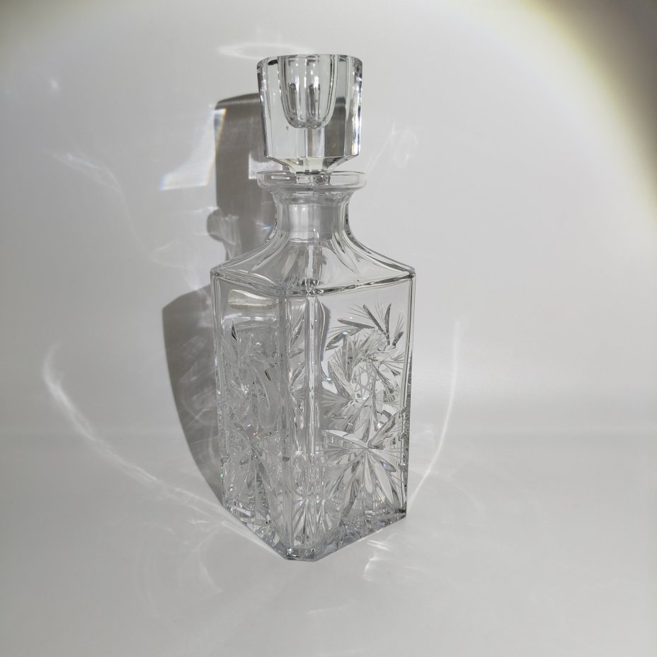 Штоф с пробкой-стопкой, украшенный рельефным декором, хрусталь, Гусевской хрустальный завод (Гусь-Хрустальный), Российская Федерация, 1996-2010 гг.