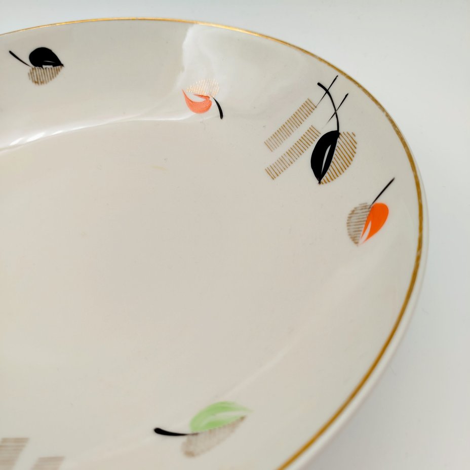 Блюдо из сервиза "Берёзка" формы "Sakta" (Сакта), автор Зина Улсте, фарфор, роспись, золочение, Рижский фарфорово-фаянсовый завод, СССР, 1953-1962 гг.