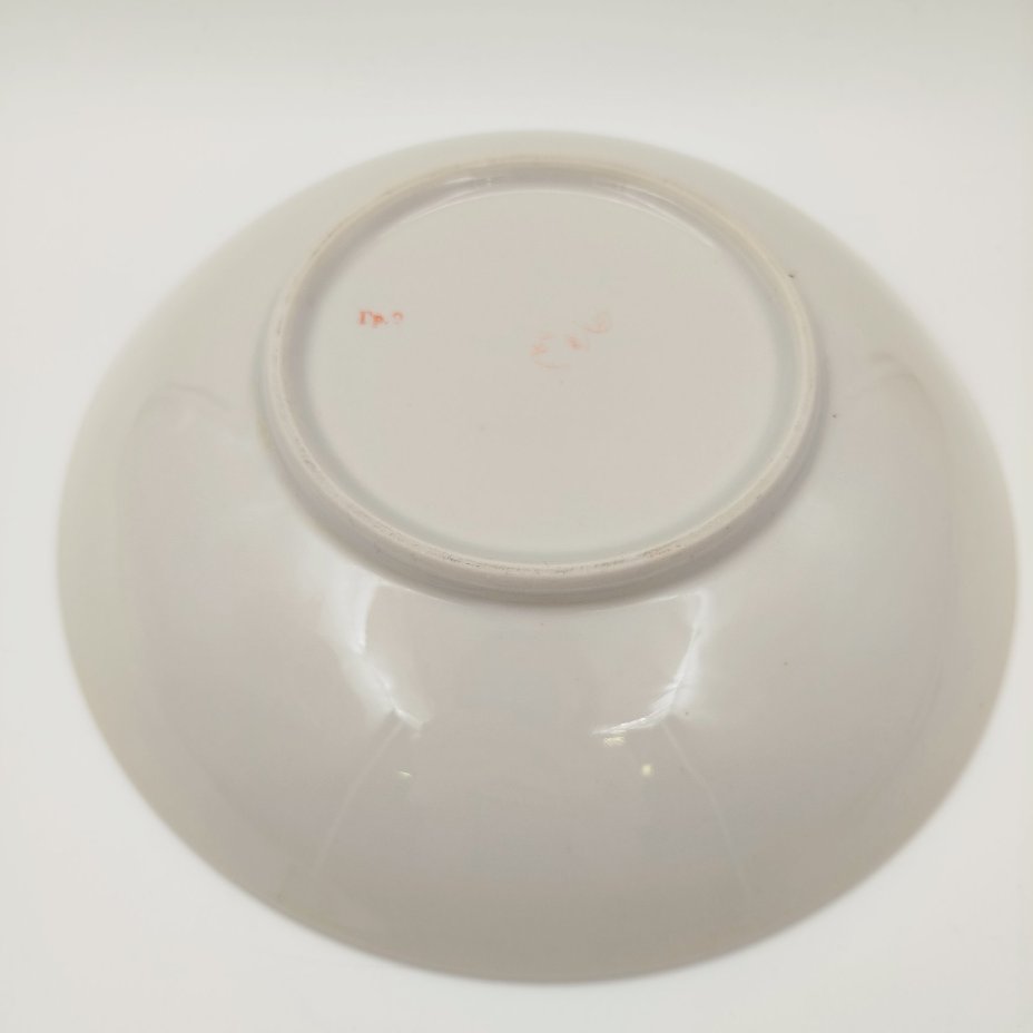 Блюдо из сервиза "Берёзка" формы "Sakta" (Сакта), автор Зина Улсте, фарфор, роспись, золочение, Рижский фарфорово-фаянсовый завод, СССР, 1953-1962 гг.