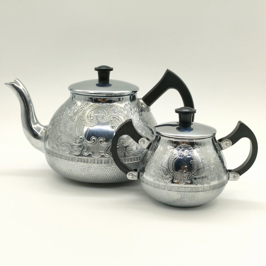 Набор из заварочного чайника и сахарницы с рельефным цветочным декором, Калининградский машиностроительный завод