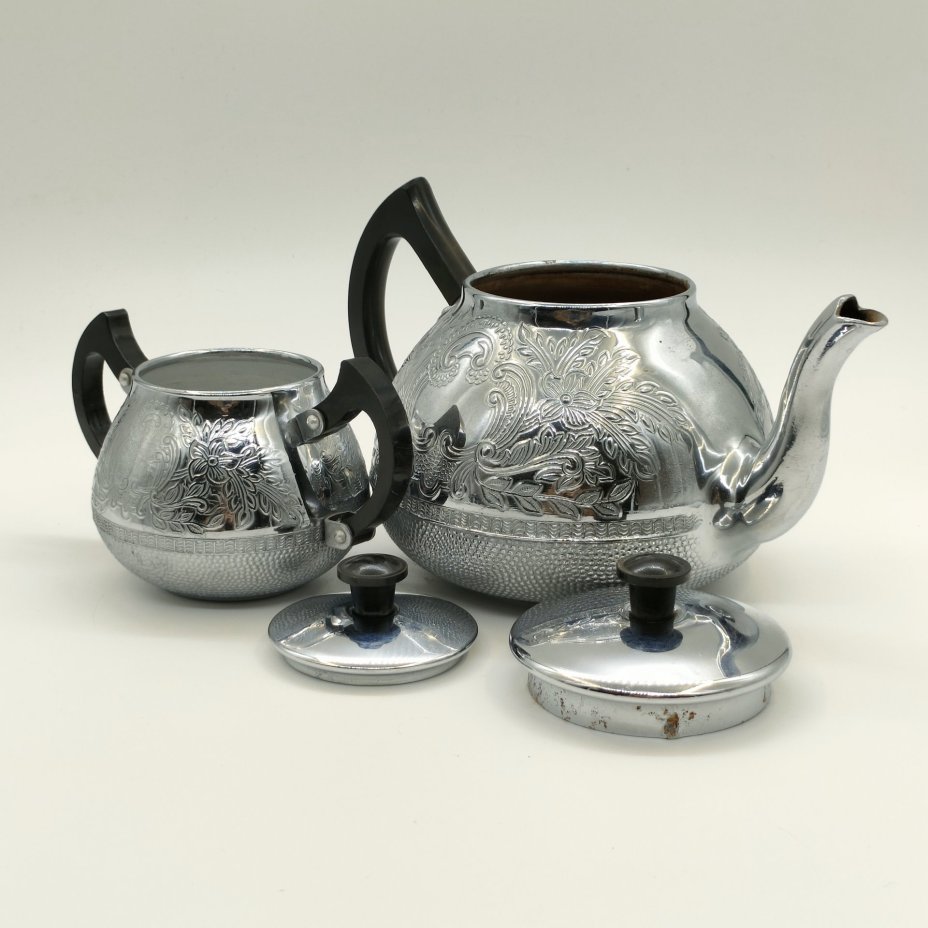 Набор из заварочного чайника и сахарницы с рельефным цветочным декором, Калининградский машиностроительный завод