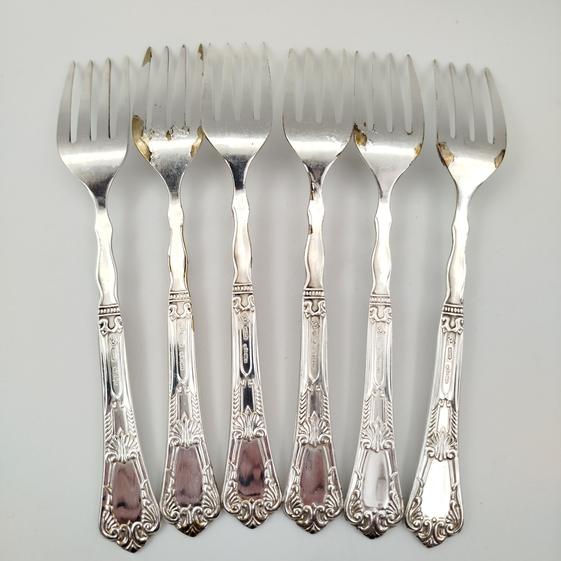 Набор из 6-ти десертных вилок, украшенных растительным декором
