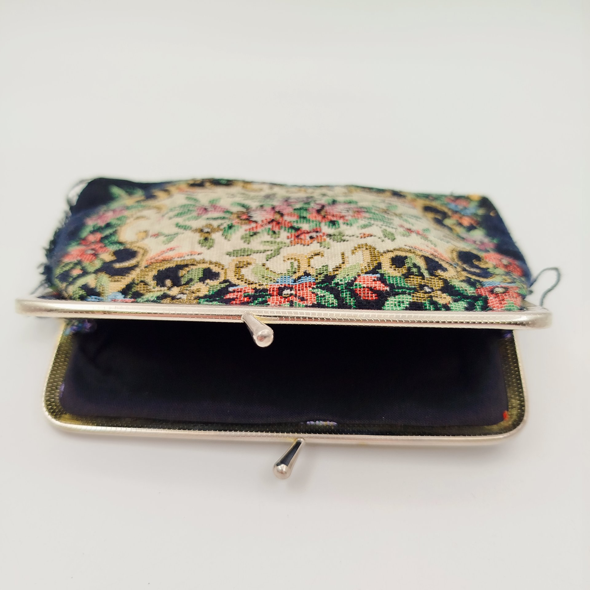 Кошелек женский винтажный с цветочной вышивкой и фермуаром