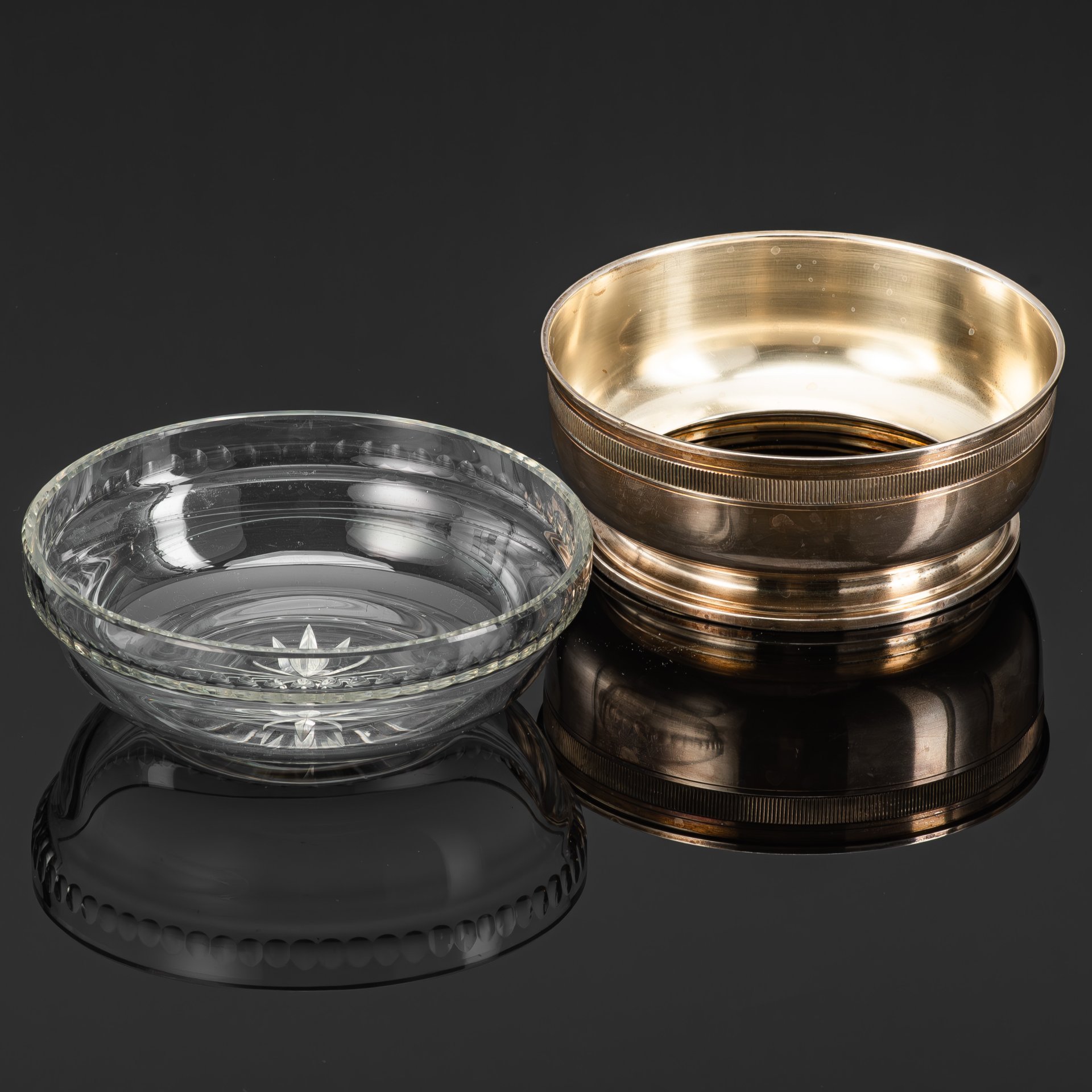 Конфетница (ваза) округлой формы с резным декором на стеклянной вставке, Ravinet d’Enfert & Cie, металл, серебрение, Франция, 1910-1930 гг.