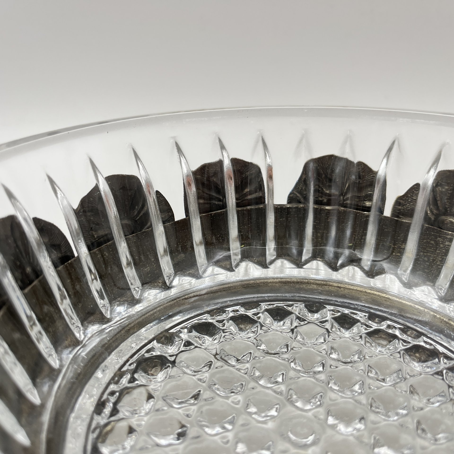 Конфетница с витой ручкой, стекло, металл, СССР, 1960-1990 гг.