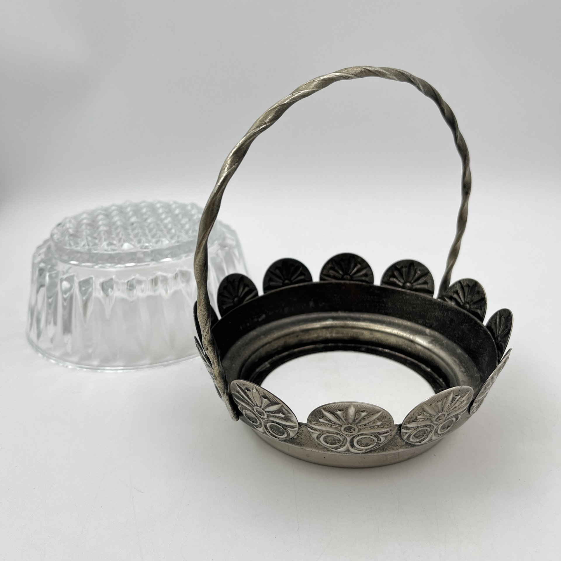 Конфетница с витой ручкой, стекло, металл, СССР, 1960-1990 гг.