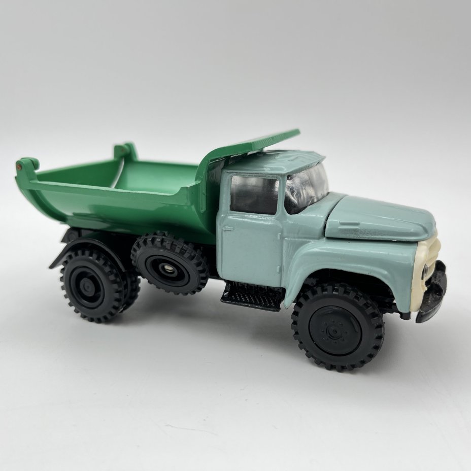 Модель автомобиля "ЗИЛ-ММЗ-555 Самосвал", масштаб 1:43, металл, пластик, СССР, 1980-1990 гг.