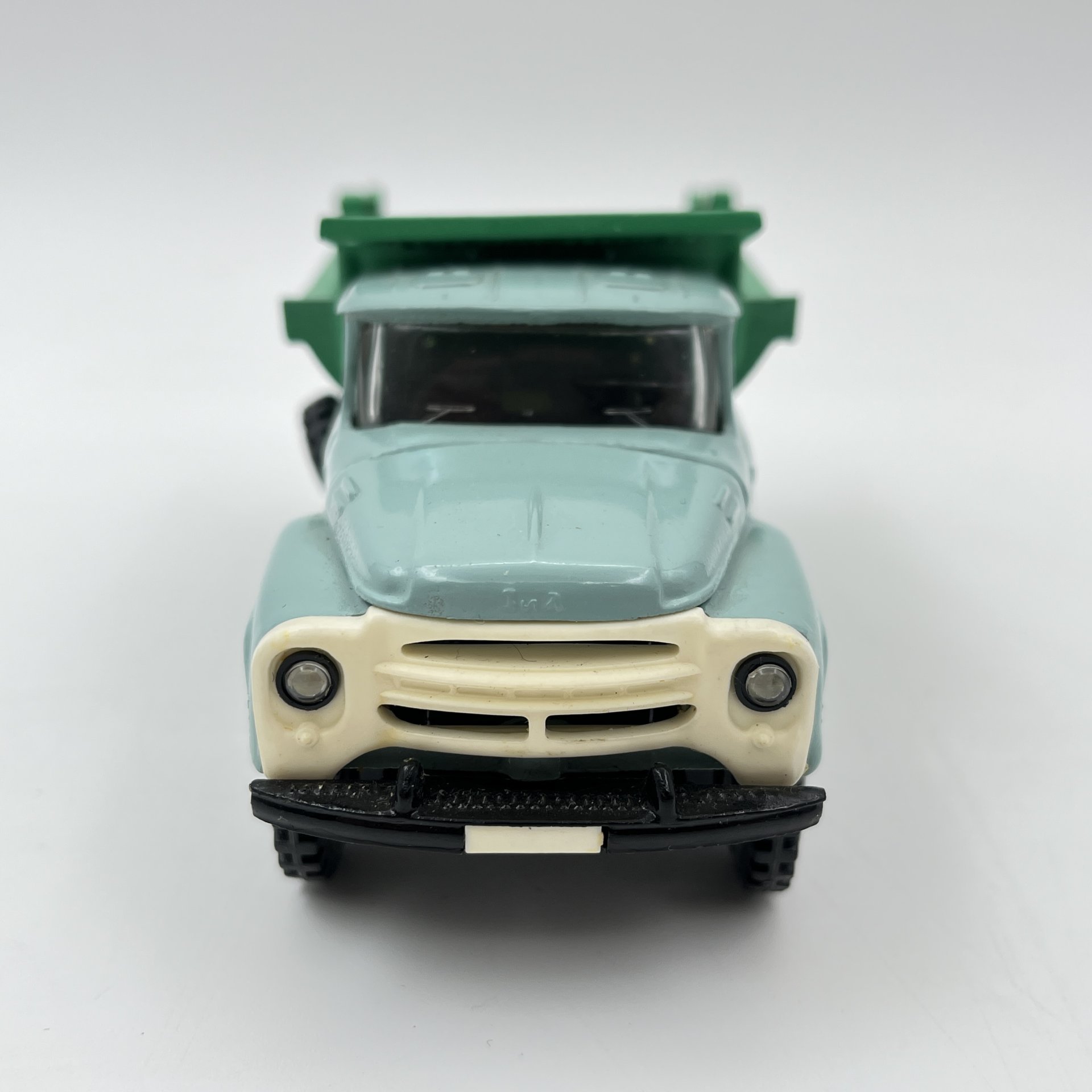 Модель автомобиля "ЗИЛ-ММЗ-555 Самосвал", масштаб 1:43, металл, пластик, СССР, 1980-1990 гг.