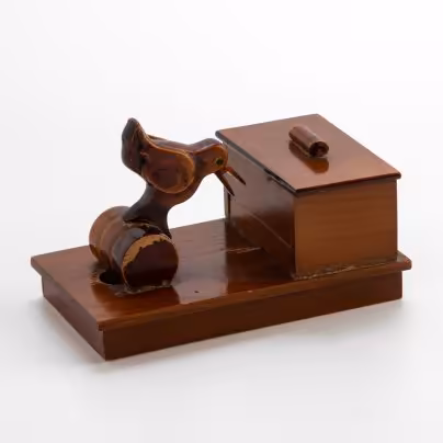 Сигаретница настольная с фигуркой птицы, достающей сигарету