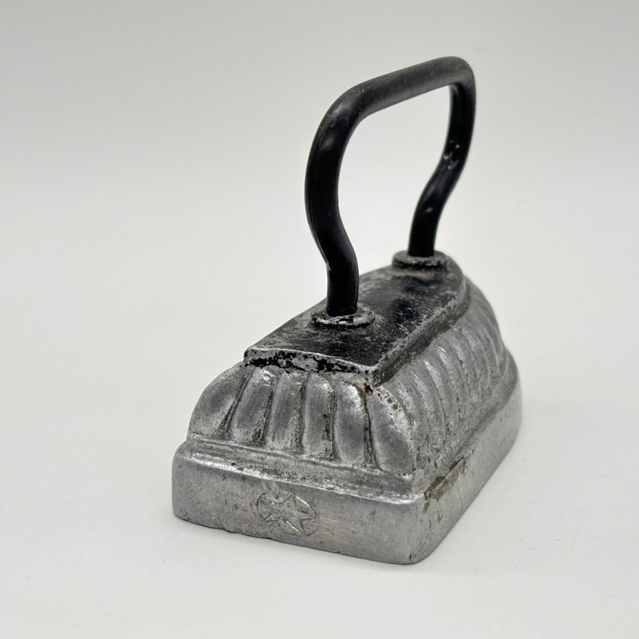 Пресс-папье утюг, металл, СССР, 1930-1950 гг.