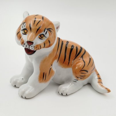 Статуэтка "Тигренок", фарфор, роспись, Фабрика «Мануфактуры Гарднеръ в Вербилках», Российская Федерация, 1991-2012 гг.