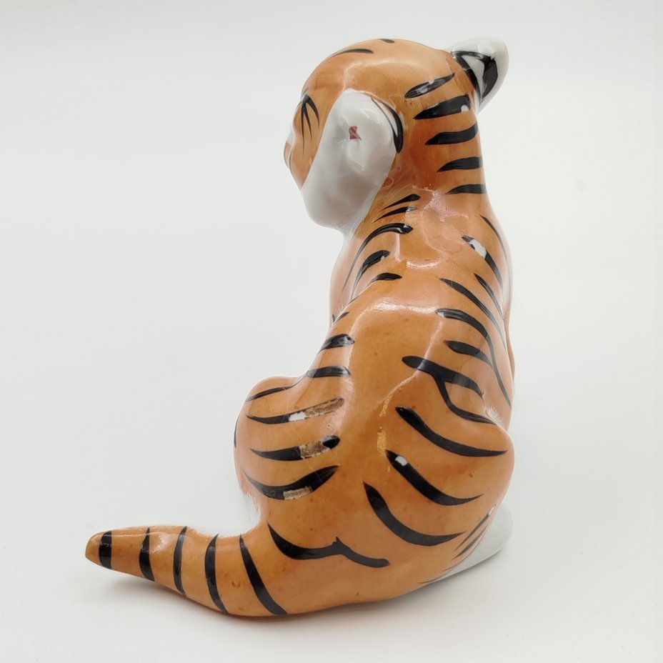 Статуэтка "Тигренок", фарфор, роспись, Фабрика «Мануфактуры Гарднеръ в Вербилках», Российская Федерация, 1991-2012 гг.