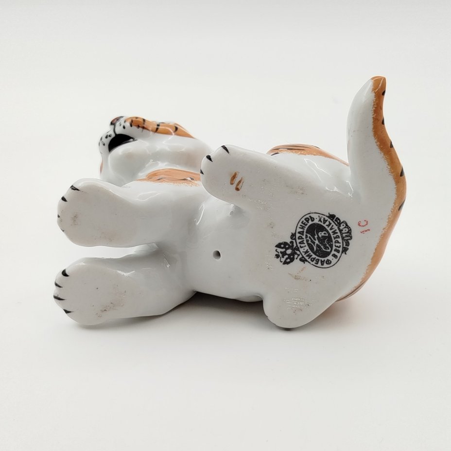 Статуэтка "Тигренок", фарфор, роспись, Фабрика «Мануфактуры Гарднеръ в Вербилках», Российская Федерация, 1991-2012 гг.