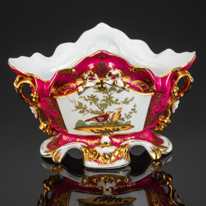 Кашпо для цветов, украшенное изображением птиц