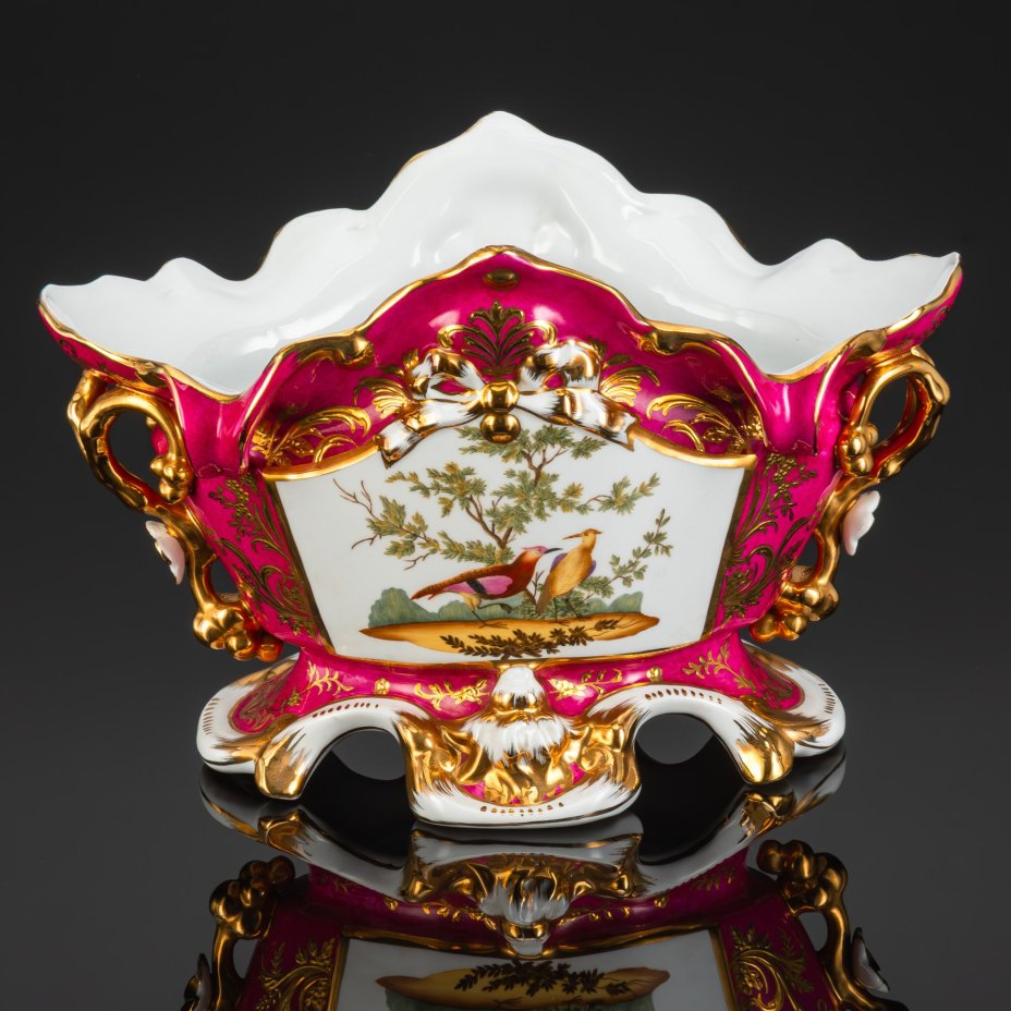 Кашпо для цветов, украшенное изображением птиц