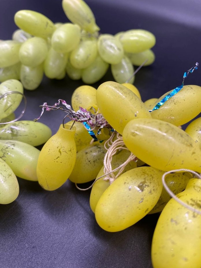 Игрушка ёлочная в виде грозди винограда