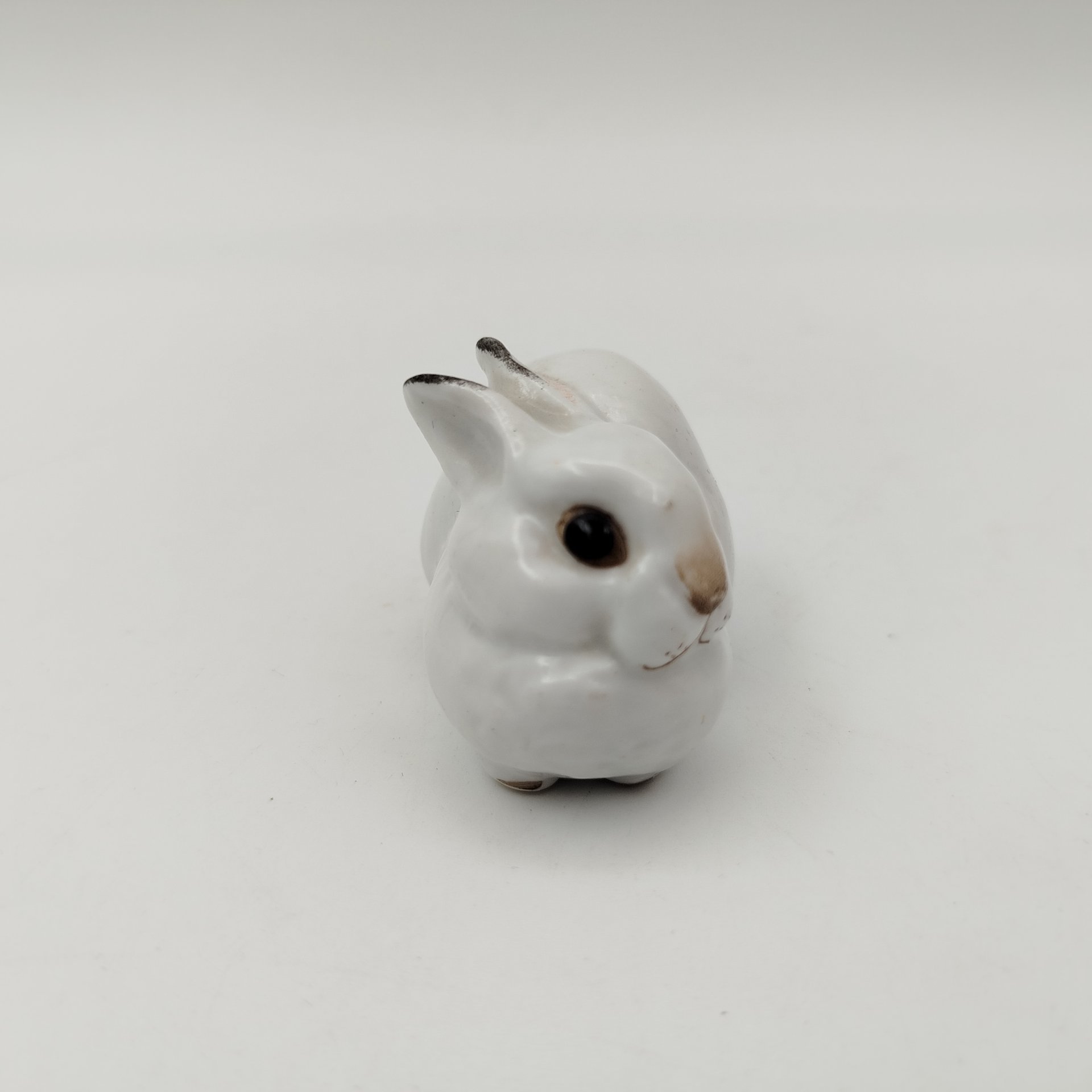 Статуэтка "Маленький зайчик" (белый), скульптор Е.И. Чарушин