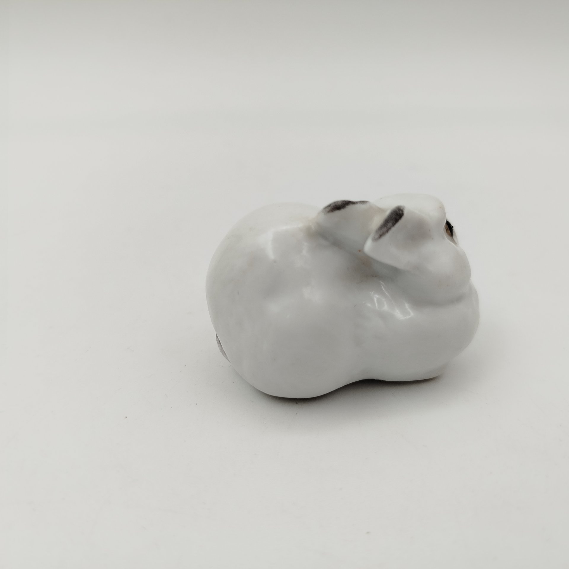 Статуэтка "Маленький зайчик" (белый), скульптор Е.И. Чарушин