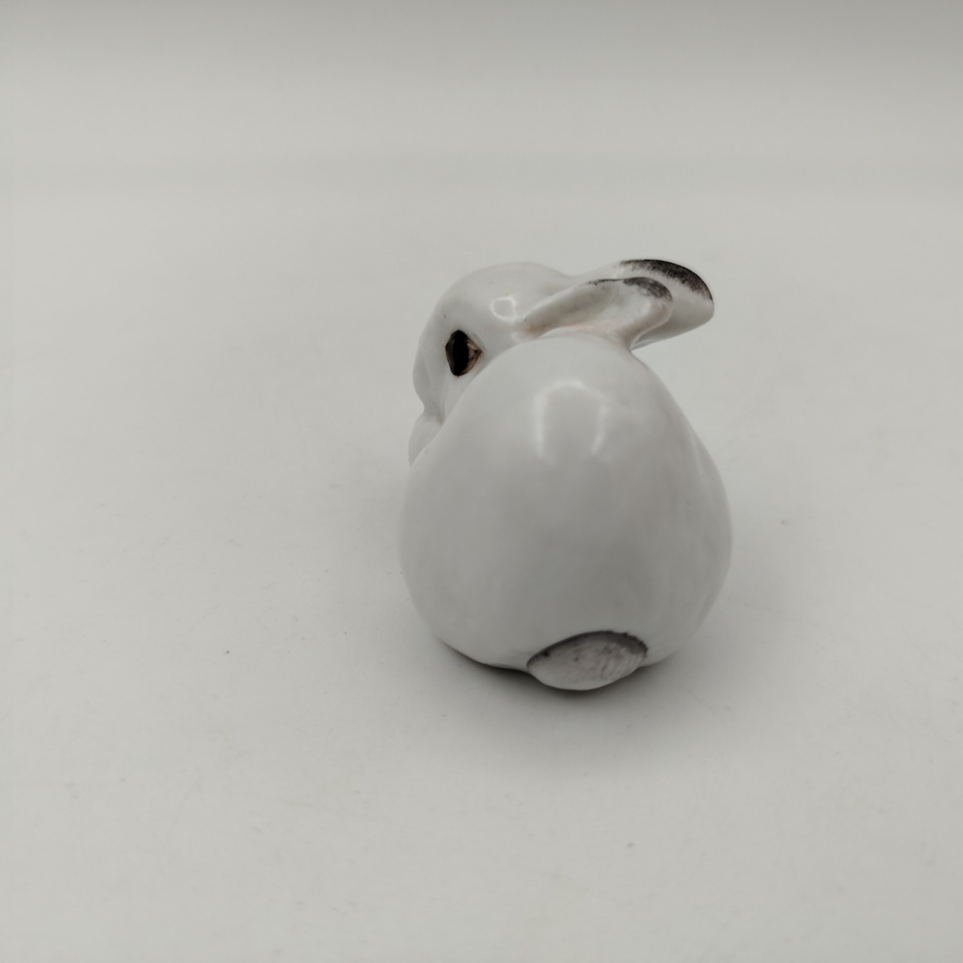 Статуэтка "Маленький зайчик" (белый), скульптор Е.И. Чарушин