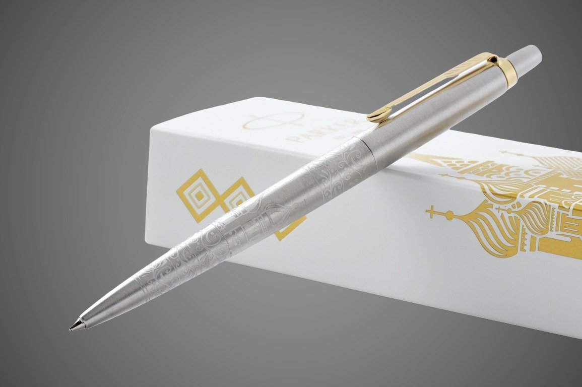 Шариковая ручка Parker Jotter Russia SE, цвет: St. Steel GT, стержень: Mblue, Металлы: латунь, нержавеющая сталь, позолота