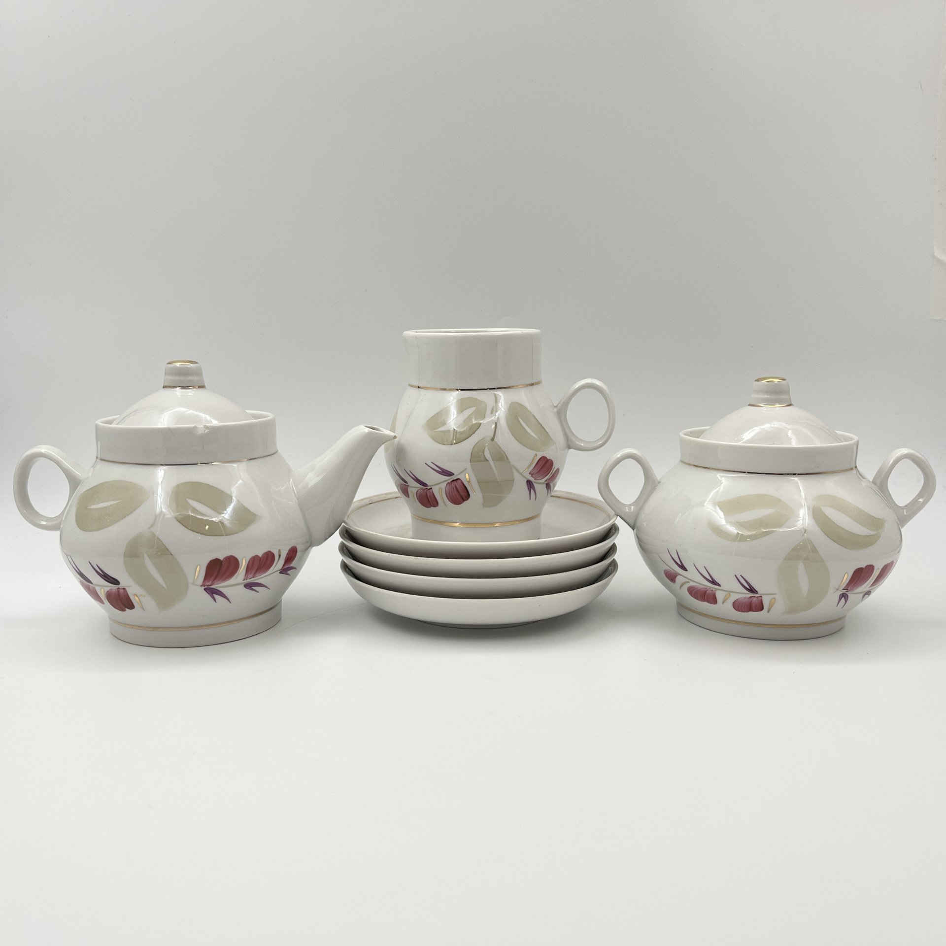 Сервиз чайный с цветочно-растительным декором на 4 персоны (11 предметов), фарфор, роспись, золочение, Минский фарфорово-фаянсовый завод, СССР, 1968-1983 гг.