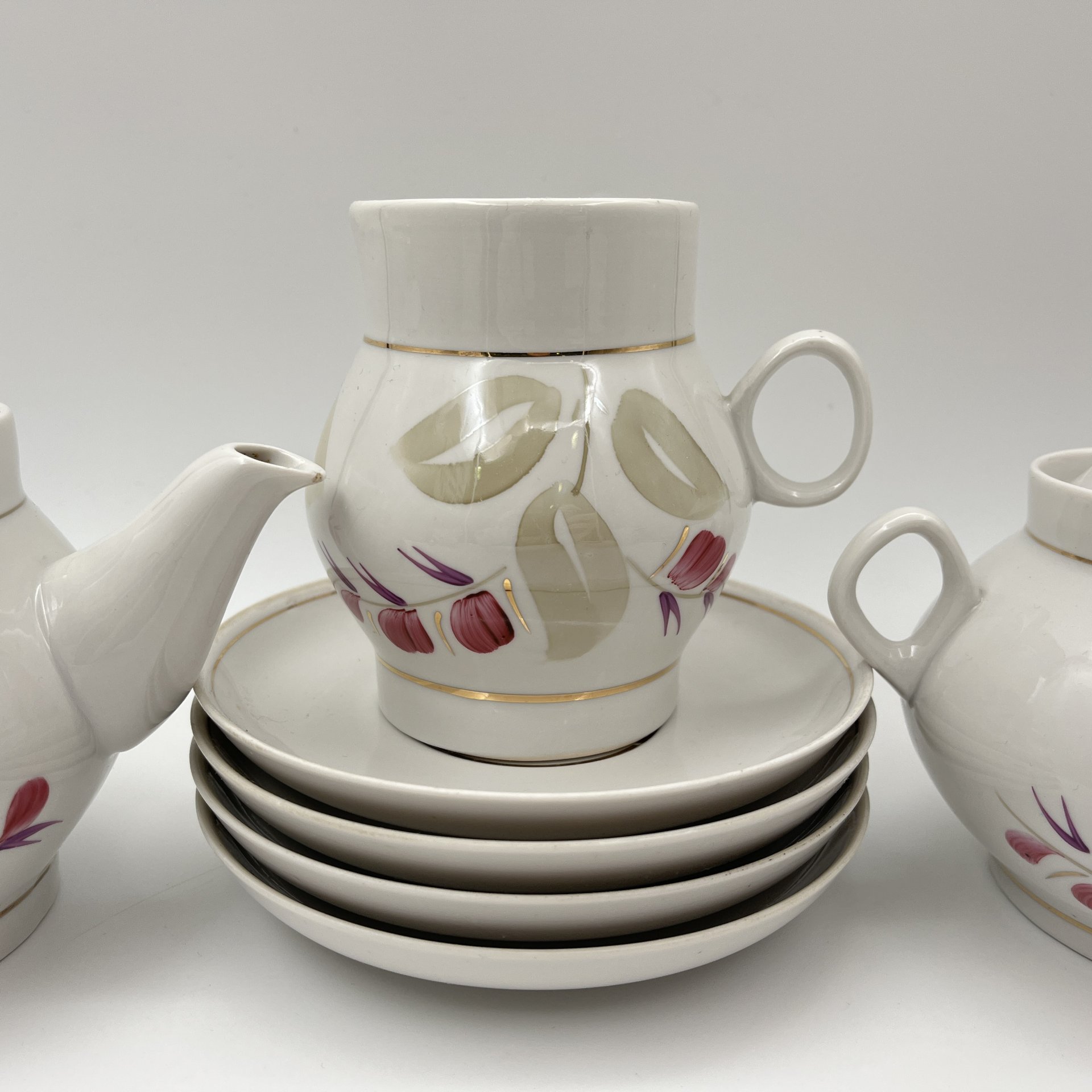 Сервиз чайный с цветочно-растительным декором на 4 персоны (11 предметов), фарфор, роспись, золочение, Минский фарфорово-фаянсовый завод, СССР, 1968-1983 гг.
