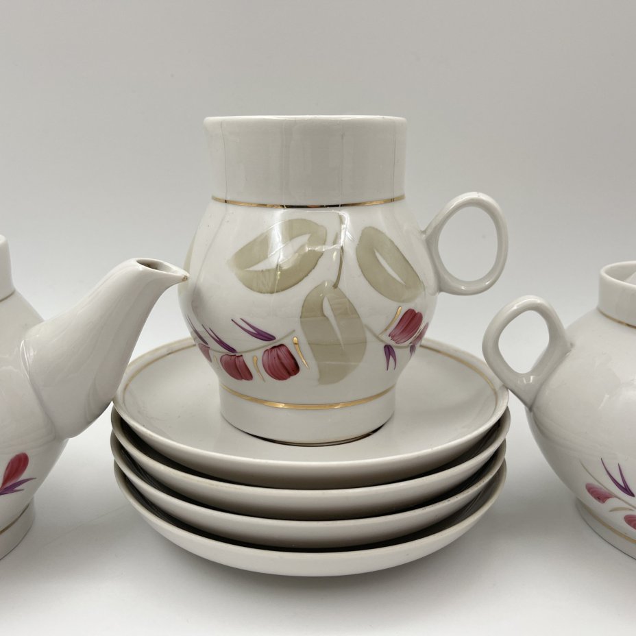 Сервиз чайный с цветочно-растительным декором на 4 персоны (11 предметов), фарфор, роспись, золочение, Минский фарфорово-фаянсовый завод, СССР, 1968-1983 гг.