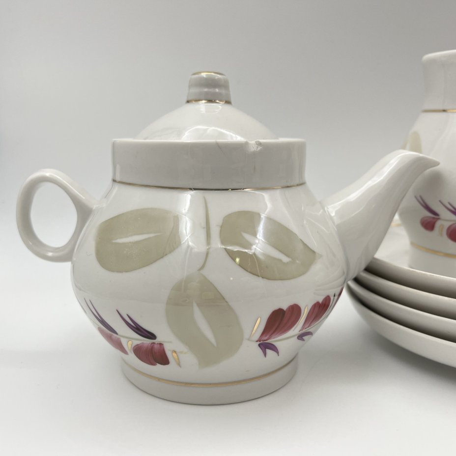 Сервиз чайный с цветочно-растительным декором на 4 персоны (11 предметов), фарфор, роспись, золочение, Минский фарфорово-фаянсовый завод, СССР, 1968-1983 гг.