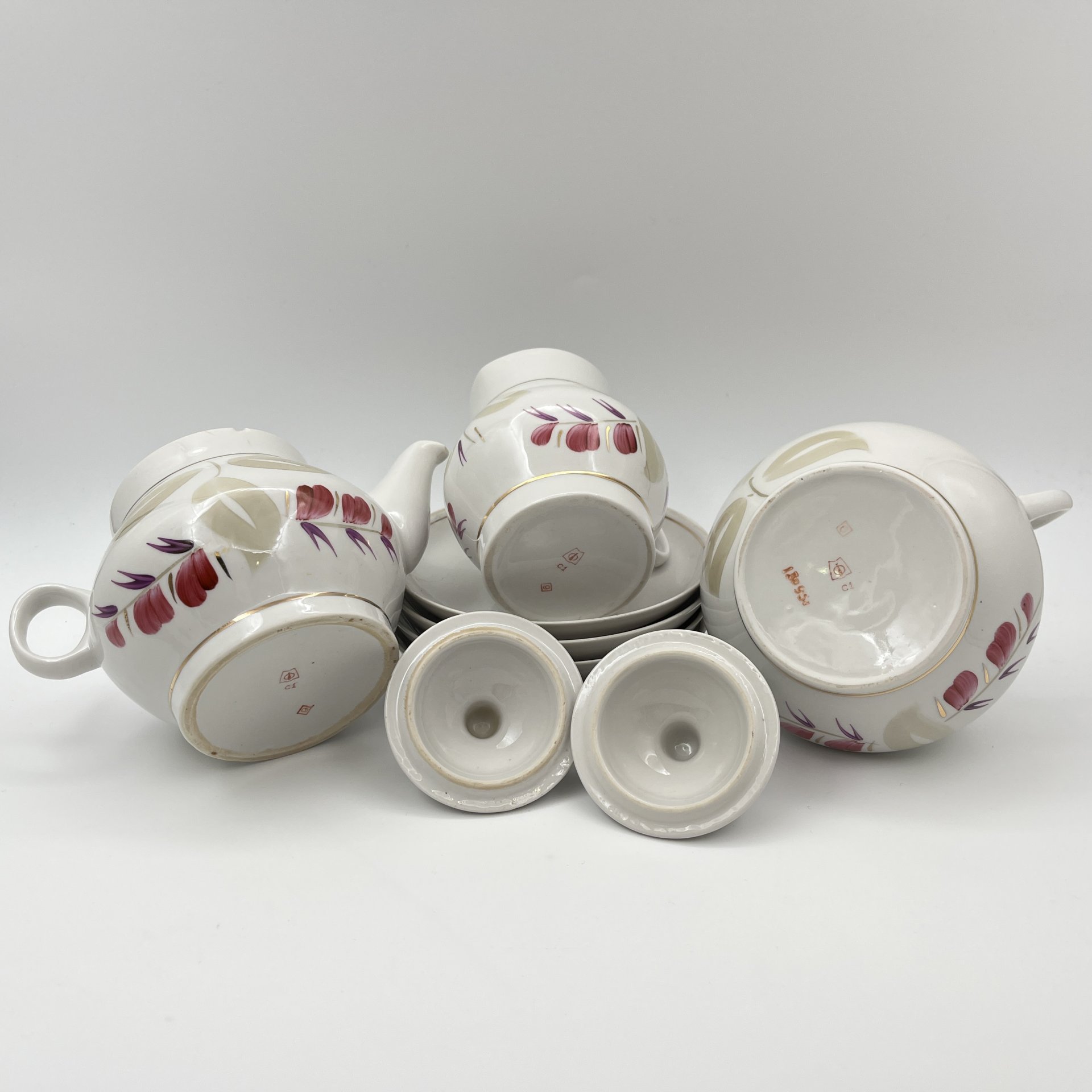 Сервиз чайный с цветочно-растительным декором на 4 персоны (11 предметов), фарфор, роспись, золочение, Минский фарфорово-фаянсовый завод, СССР, 1968-1983 гг.