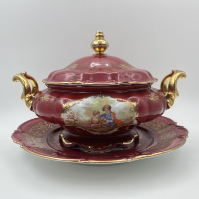 Супница на большом блюде - подносе, украшенная изображением галантных сцен,  Leni or Erich Parbus, фарфор, крытье, деколь, золочение, Бавария, 1960-1980 гг.