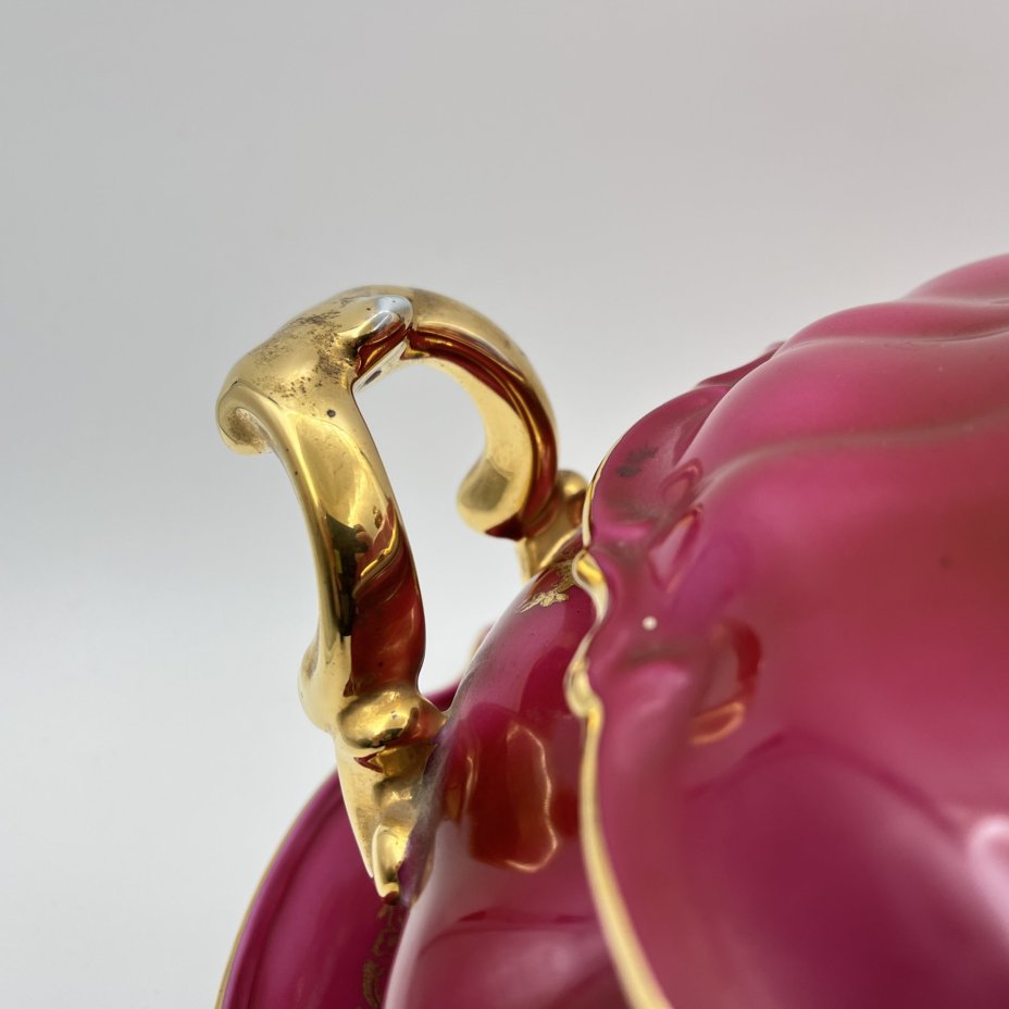 Супница на большом блюде - подносе, украшенная изображением галантных сцен,  Leni or Erich Parbus