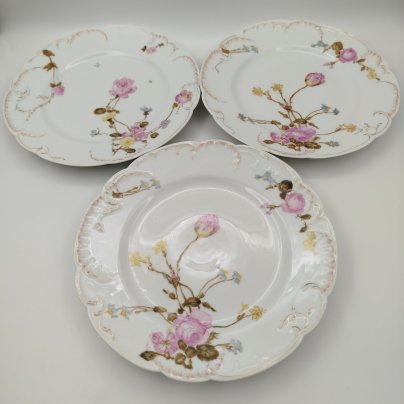Набор из трех тарелок с цветочным декором, фарфор, деколь, золочение, Фарфоровый завод братьев Корниловых, Российская империя, 1884-1917 гг.