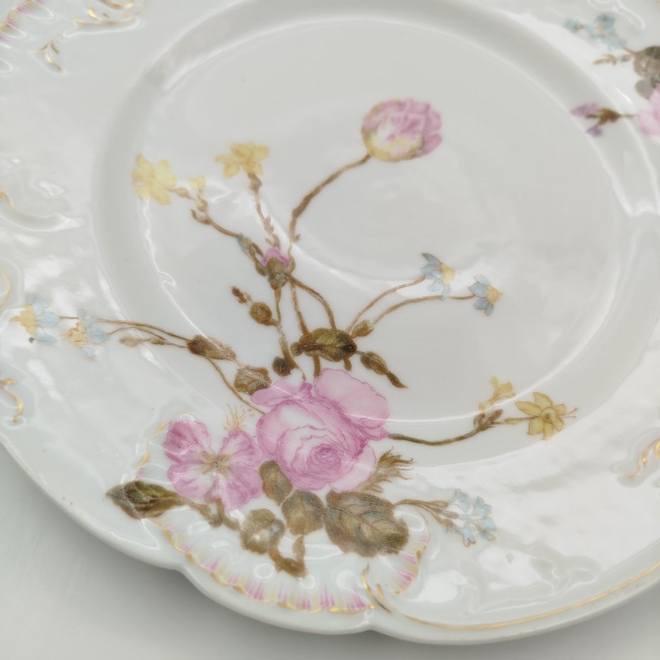 Набор из трех тарелок с цветочным декором, фарфор, деколь, золочение, Фарфоровый завод братьев Корниловых, Российская империя, 1884-1917 гг.