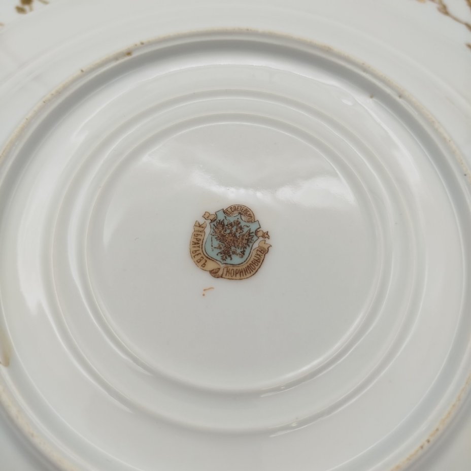 Набор из трех тарелок с цветочным декором, фарфор, деколь, золочение, Фарфоровый завод братьев Корниловых, Российская империя, 1884-1917 гг.