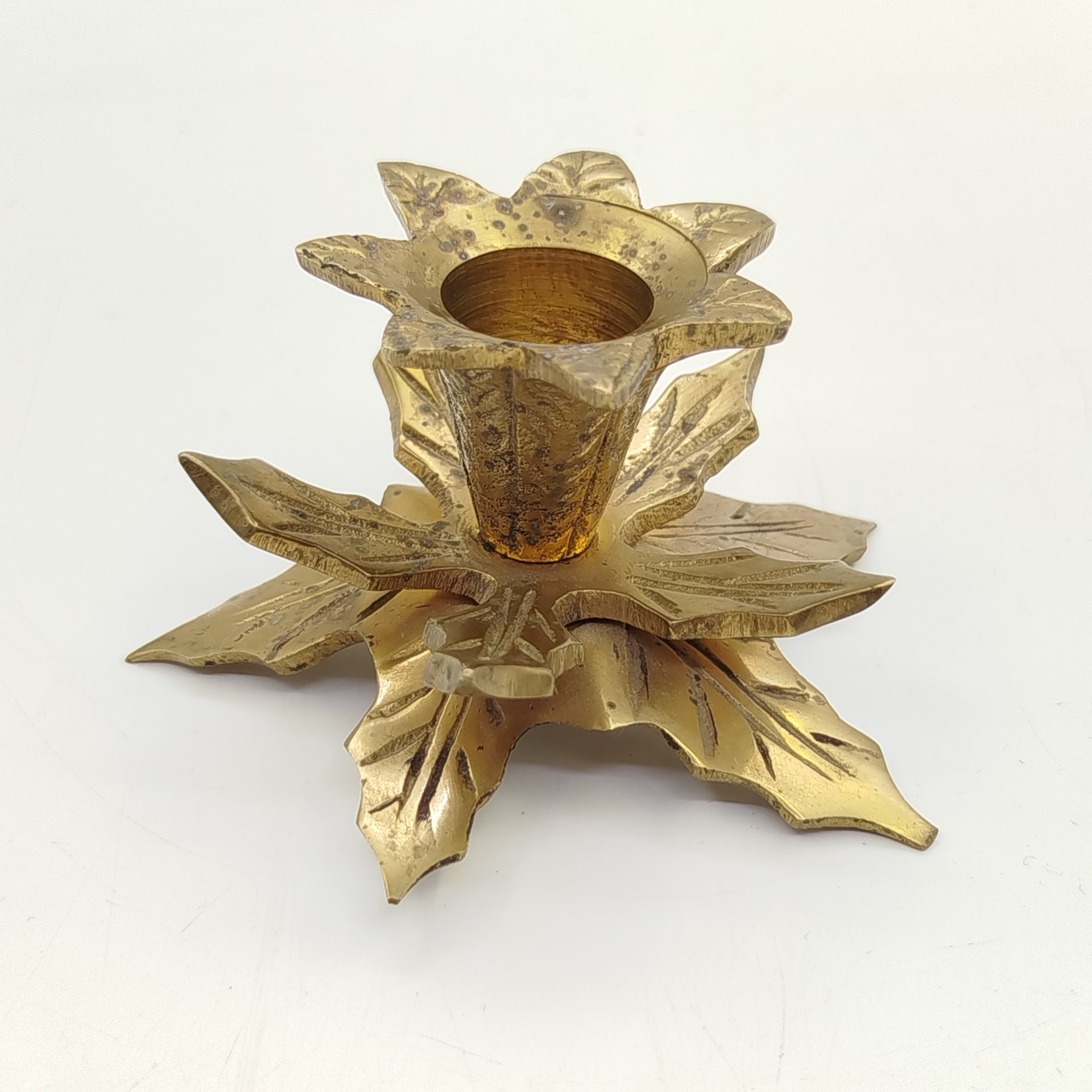 Подсвечник в виде листа, латунь, Индия, 2000-2020 гг.