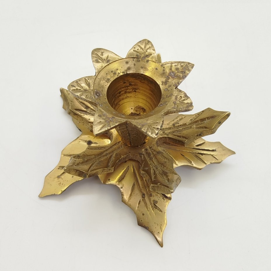 Подсвечник в виде листа