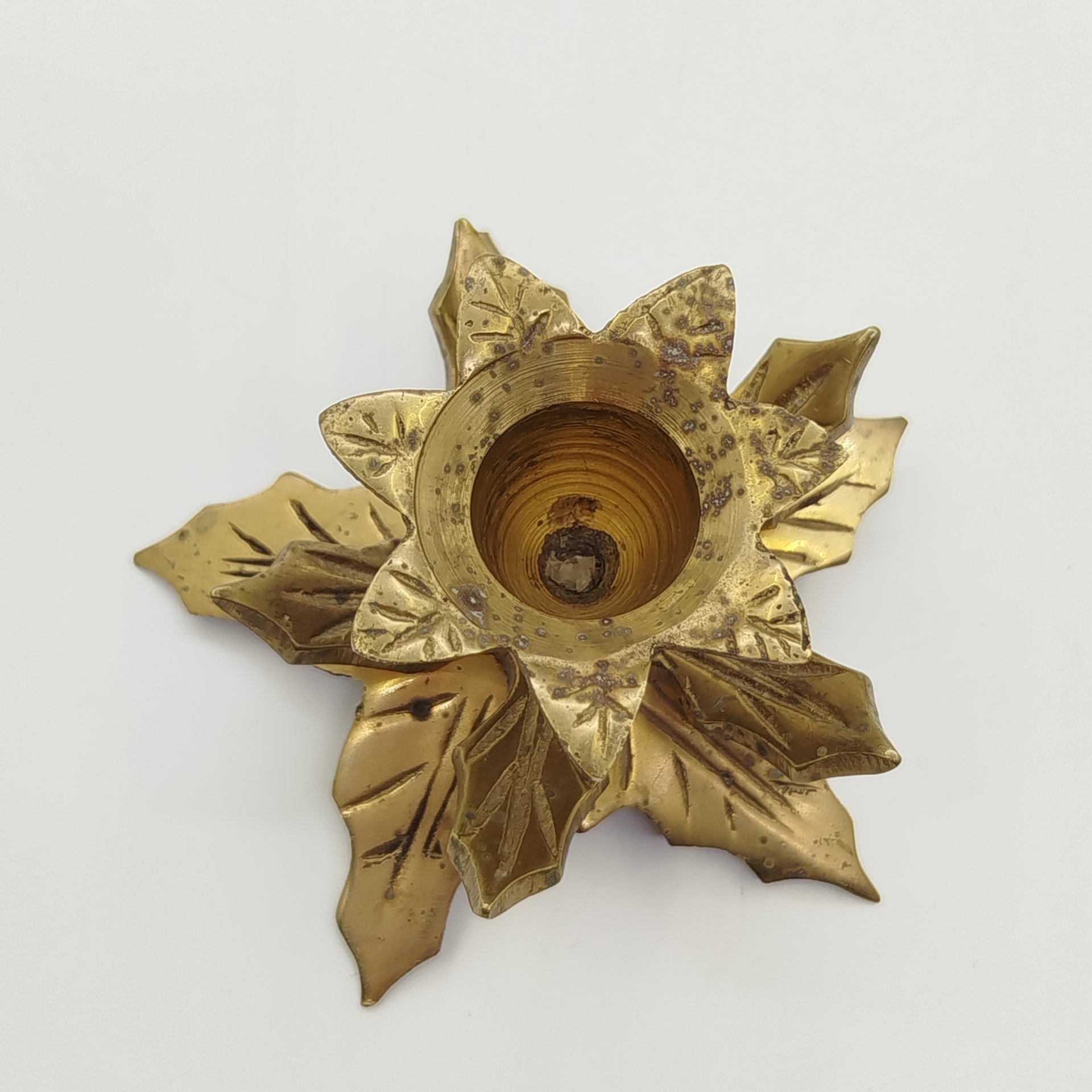 Подсвечник в виде листа, латунь, Индия, 2000-2020 гг.